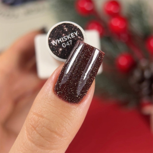 Гель-лак NAILSOFTHEDAY Gel Polish 047 Whiskey коричневый светоотражающий 10 мл - Фото №4