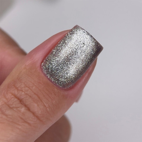 Гель-лак NAILSOFTHEDAY Cat Eye Gel Polish 01 серебристо-серый 6 мл - Фото №3