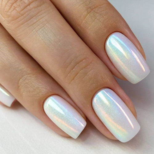 Witte parelmoermanicure