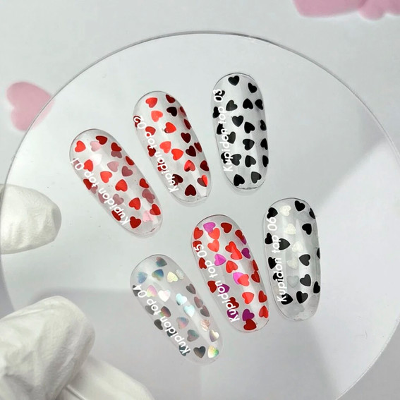 Hybride top NAILSOFTHEDAY Kupidon top 06 met zwarte en holografische harten zonder plaklaag 10 ml - Фото №4
