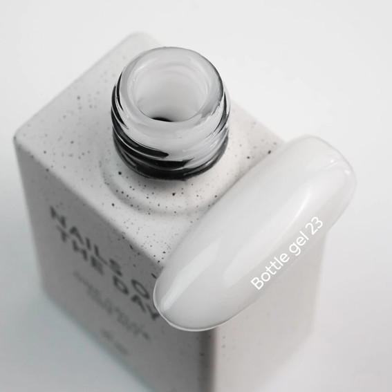 NAILSOFTHEDAY Bottle gel 23 melkachtig 10 ml - Фото №2